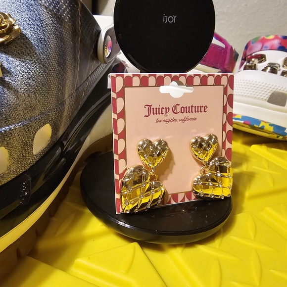 💞New! Juicy Couture Gold Tone Crystal Quilted Heart Drop Earrings - Picture 2 of 4